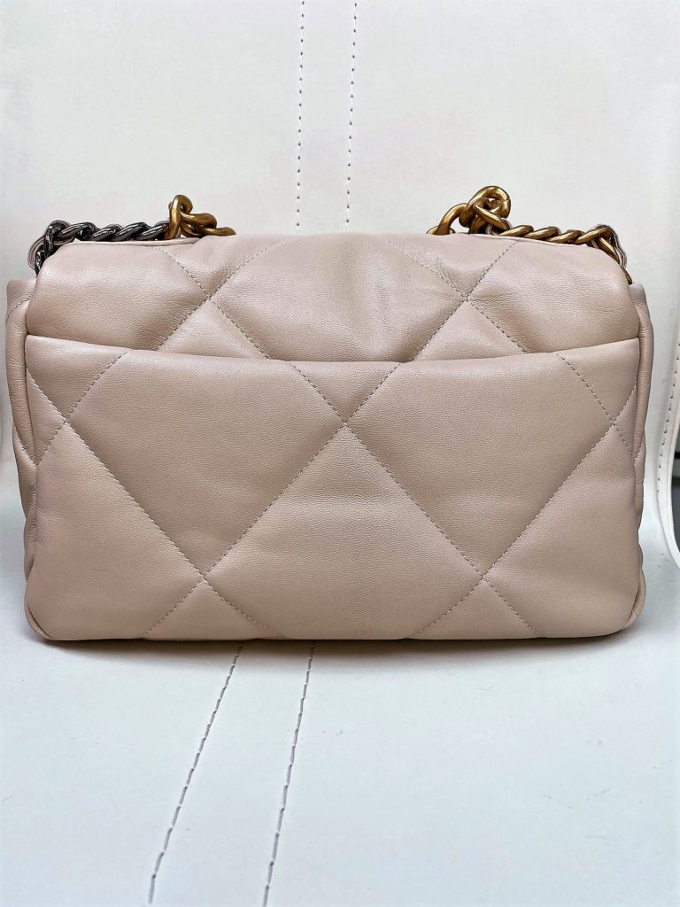 Photo of the back of the 19 bag