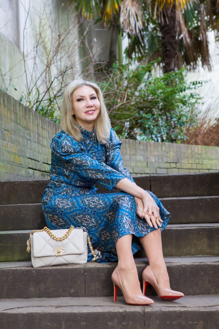 Photo of Chanel 19 bag on a staircase