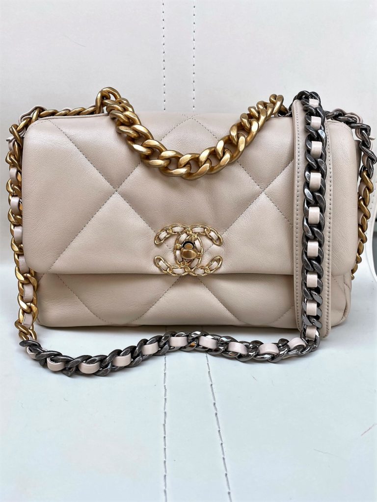 Photo of the front of the bag