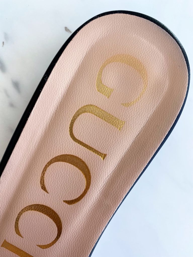 Close-up of the insole in GG Gucci sandal